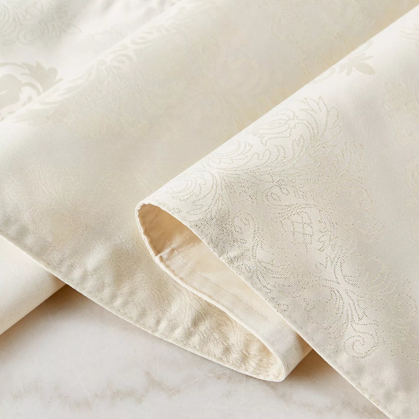 Elegant Cream Damask Table Runner with Tasseled Ends - 120 cm