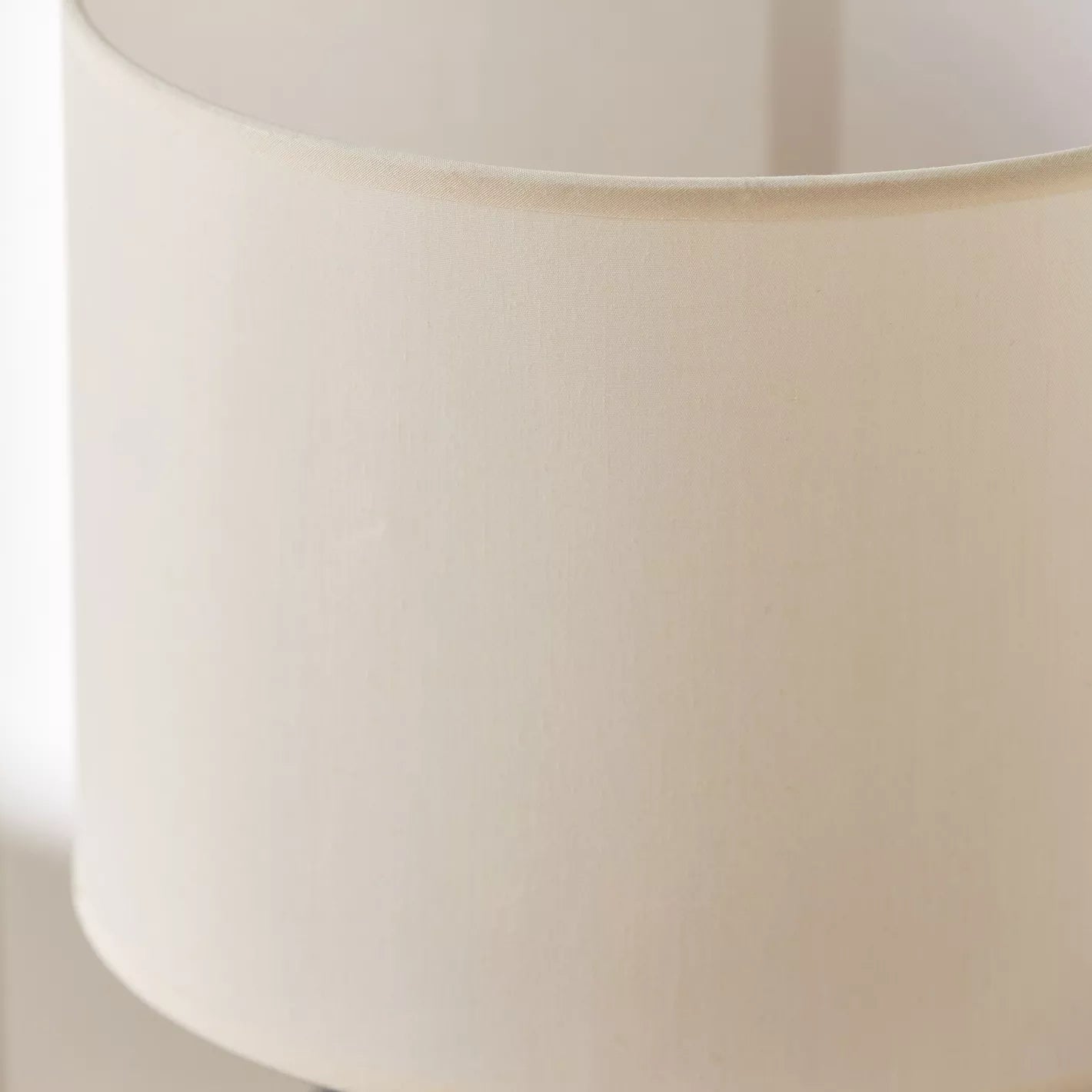Modern Black Arch Ceramic Table Lamp with Ribbed Detail and Off-White Shade - 42 cm