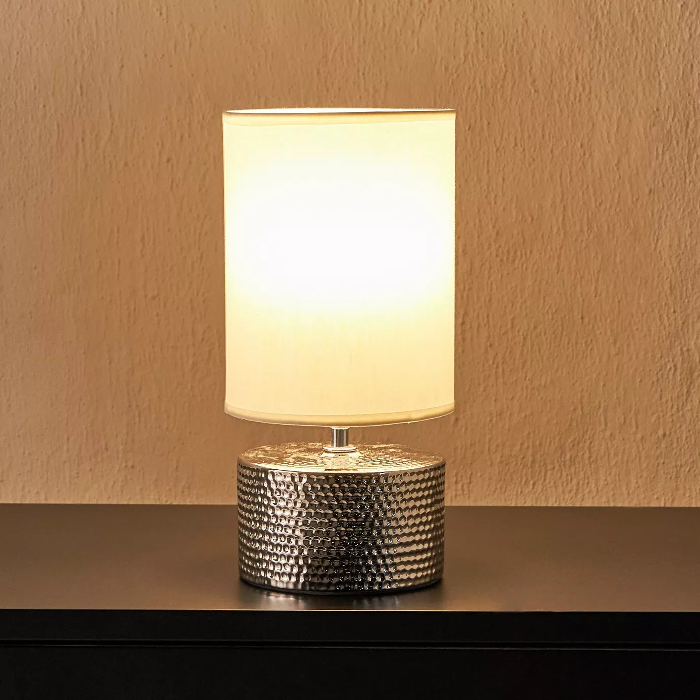 Chic Silver Hammered Cylinder Ceramic Table Lamp with White Shade - 31 cm