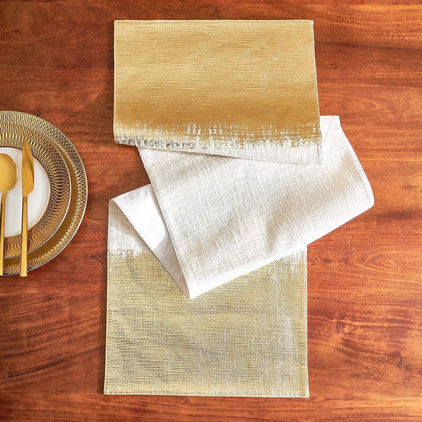 Luxe Gold & White Textured Table Runner – Elegant Metallic Stripe for Modern Tables