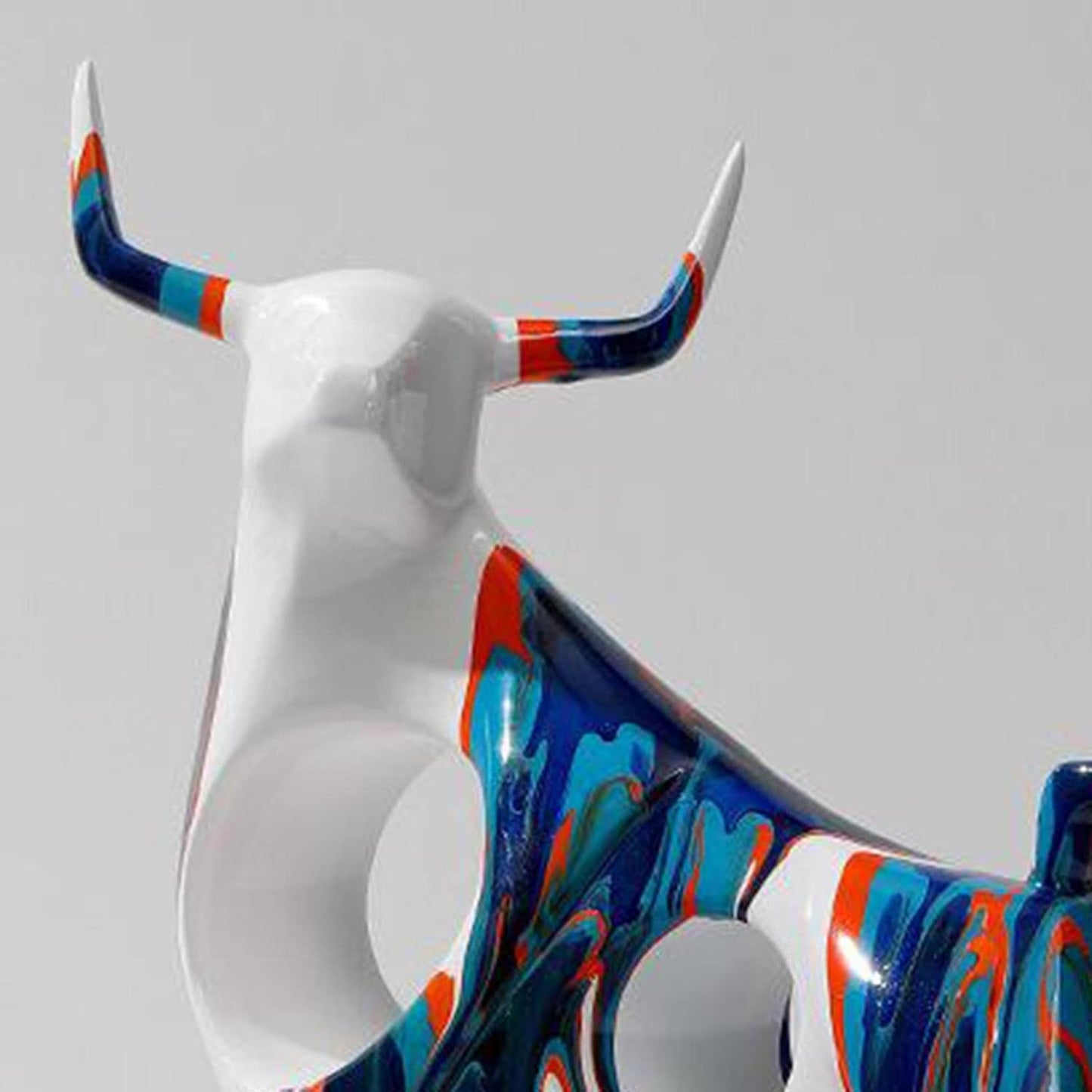 Dynamic Drip Art Bull Statue – Bold Modern Art Sculpture for Home & Office Decor