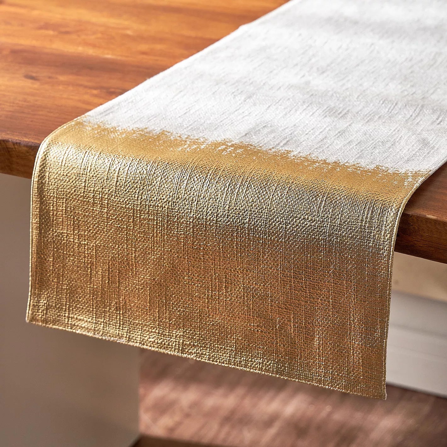 Luxe Gold & White Textured Table Runner – Elegant Metallic Stripe for Modern Tables