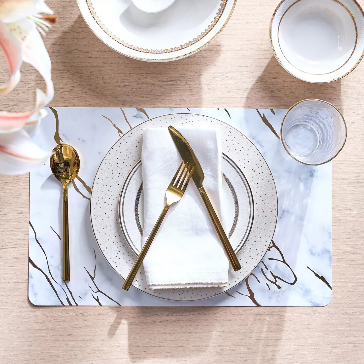 Modern Faux Marble Placemat in White and Gold (Set of 4)
