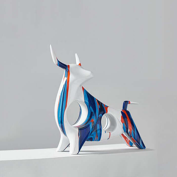Dynamic Drip Art Bull Statue – Bold Modern Art Sculpture for Home & Office Decor