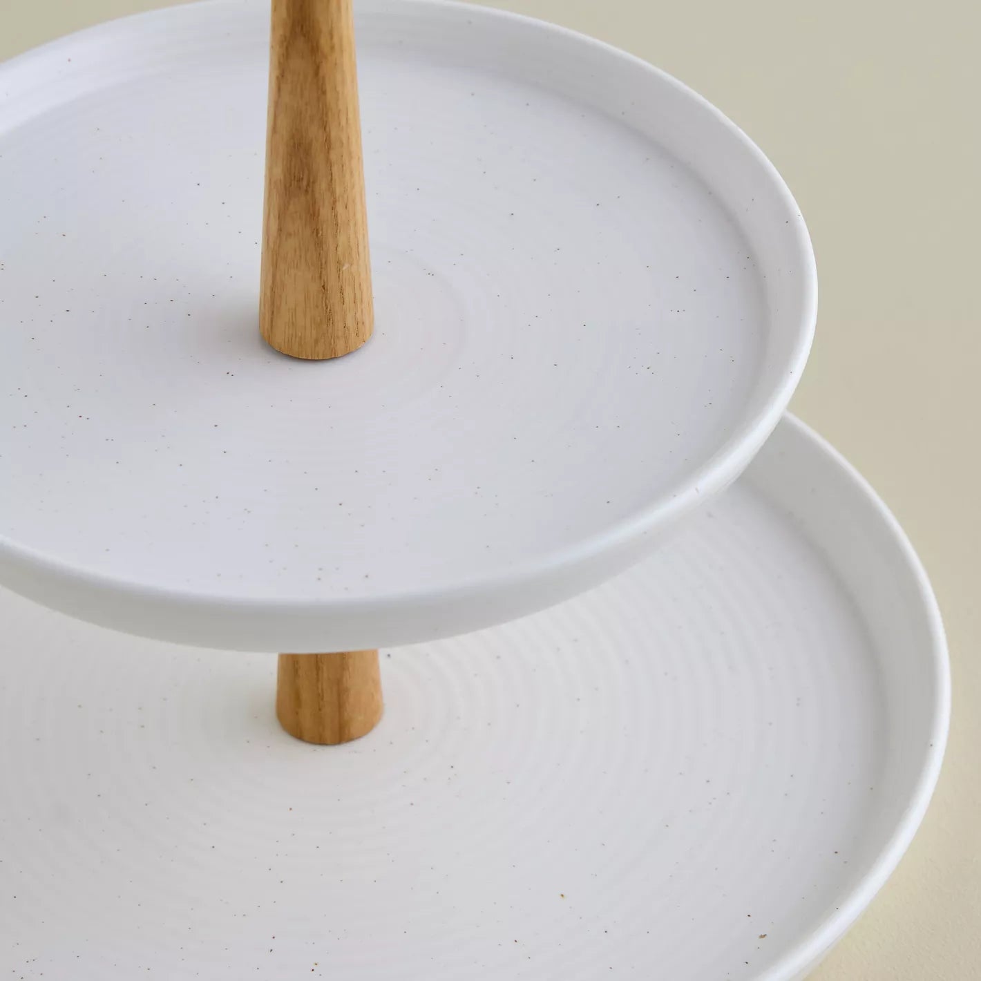 Modern Nordic 2-Tier Cupcake Stand – White Speckled Ceramic Plates with Natural Wood Handle