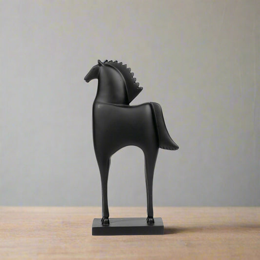 Midnight Stallion Sculpture: Bold Elegance